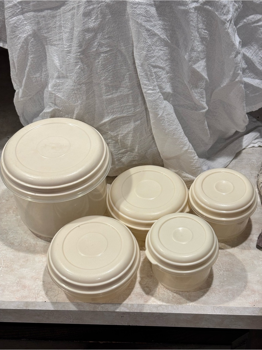 Rubbermaid Servin Saver Lot of 5 See Description for 1 flaw